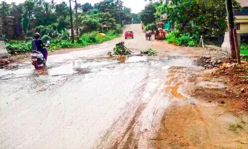 പൈപ്പ്പൊട്ടി കുടിവെള്ളം പാഴാകുന്നു