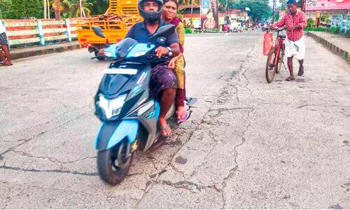 ടാ​റി​ങ്​ ന​ട​ത്താ​ത്ത പാ​ല​ങ്ങ​ൾ പൊ​ളി​ഞ്ഞ് തു​ട​ങ്ങി