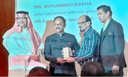 37 കൊ​ല്ല​ത്തെ പ്ര​വാ​സം; അ​ക്​​ബ​ർ ബാ​ഷ നാ​ട്ടി​ലേ​ക്ക്​ മ​ട​ങ്ങു​ന്നു