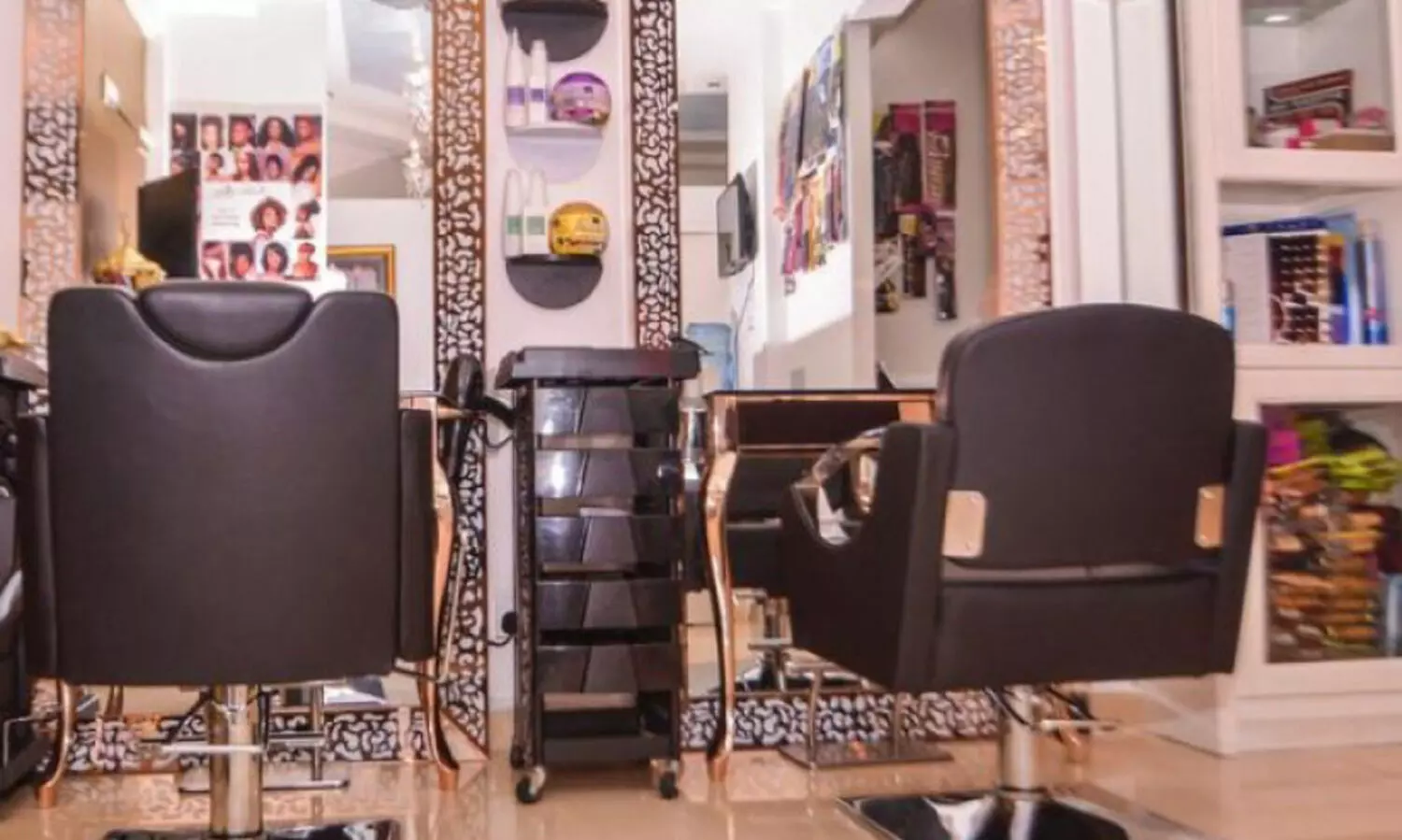 പ്ര​വ​ർ​ത്ത​നം അ​ർ​ധ​രാ​ത്രി​വ​രെ നീ​ണ്ട്​ ബ്യൂ​ട്ടി പാ​ർ​ല​റു​ക​ൾ