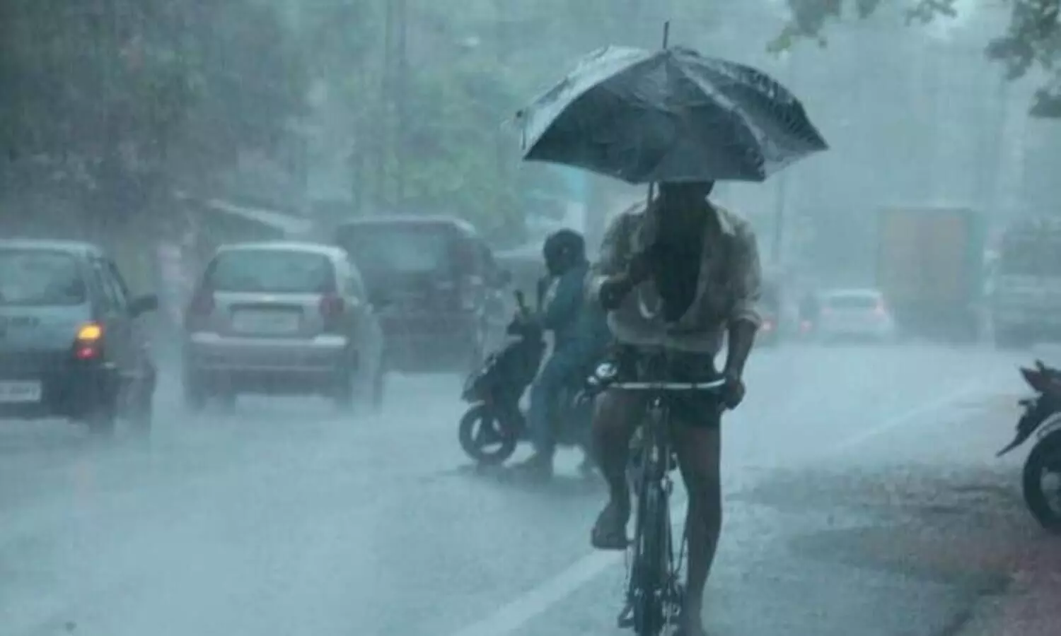 കനത്ത മഴ: വിവിധ വകുപ്പുകൾക്ക് പ്രത്യേക നിർദേശം