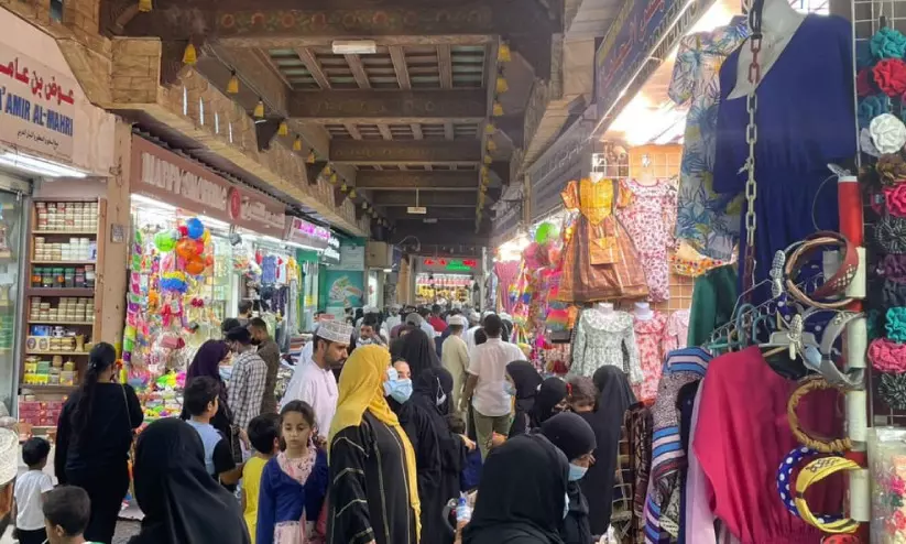 പടിവാതിൽക്കൽ പെരുന്നാൾ; തിരക്കിലലിഞ്ഞ് നാടും നഗരവും പടിവാതിൽക്കൽ പെരുന്നാൾ; തിരക്കിലലിഞ്ഞ് നാടും നഗരവും