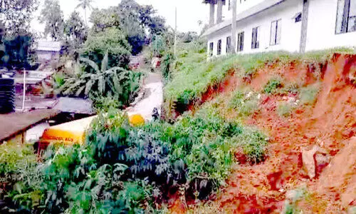 നെല്ലിക്കുഴി സ്കൂളിന്റെ സംരക്ഷണ ഭിത്തി ഇടിഞ്ഞു നെല്ലിക്കുഴി സ്കൂളിന്റെ സംരക്ഷണ ഭിത്തി ഇടിഞ്ഞു