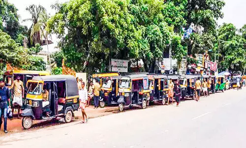 ഓട്ടോകൾ പെരുകുമ്പോഴും അരൂരിൽ സ്റ്റാൻഡില്ല