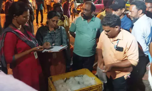 എല്ലാ ജില്ലകളിലും സ്പെഷ്യല് സ്ക്വാഡുകള് മഴക്കാല പ്രത്യേക പരിശോധന ശക്തമാക്കിയെന്ന് വീണ ജോര്ജ് എല്ലാ ജില്ലകളിലും സ്പെഷ്യല് സ്ക്വാഡുകള് മഴക്കാല പ്രത്യേക പരിശോധന ശക്തമാക്കിയെന്ന് വീണ ജോര്ജ്