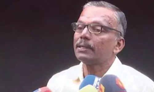 സു​ധാ​ക​ര​നെ​തി​രെ വി​ജി​ല​ൻ​സി​നെ സ​മീ​പി​ച്ച പ്രശാന്ത് ബാബു ജോലി വാഗ്ദാനം ചെയ്ത് 15 ലക്ഷം തട്ടിയതായി വീട്ടമ്മ