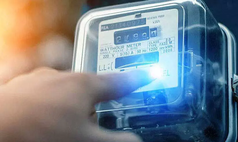 സ്മാർട്ട് മീറ്ററിനുവേണ്ടി സാധാരണ മീറ്റർ വാങ്ങൽ വൈകിച്ചു; കിട്ടാനില്ലാതെ വൈദ്യുതി ഉപഭോക്താക്കൾ വലഞ്ഞു സ്മാർട്ട് മീറ്ററിനുവേണ്ടി സാധാരണ മീറ്റർ വാങ്ങൽ വൈകിച്ചു; കിട്ടാനില്ലാതെ വൈദ്യുതി ഉപഭോക്താക്കൾ വലഞ്ഞു
