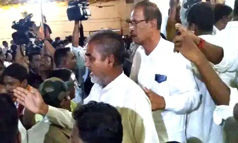 കർണാടകയിൽ പ്രധാന നേതാക്കൾ പങ്കെടുത്ത ബി.ജെ.പി യോഗത്തിൽ ബഹളം, വാക്കേറ്റം