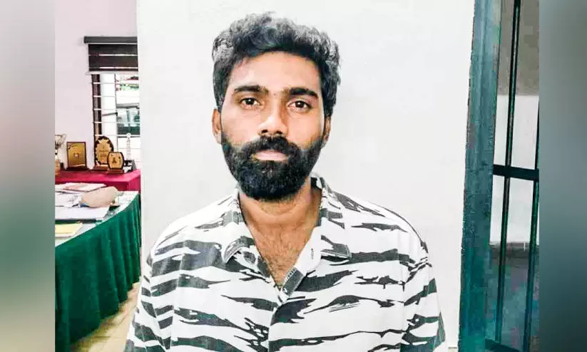 ബൈക്കിൽ കറങ്ങിനടന്ന് മൊബൈൽ ഫോൺ കവർച്ച; പ്രതി പിടിയിൽ ബൈക്കിൽ കറങ്ങിനടന്ന് മൊബൈൽ ഫോൺ കവർച്ച; പ്രതി പിടിയിൽ