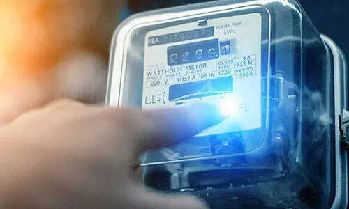 സ്മാർട്ട് മീറ്ററിനുവേണ്ടി സാധാരണ മീറ്റർ വാങ്ങൽ വൈകിച്ചു; കിട്ടാനില്ലാതെ വൈദ്യുതി ഉപഭോക്താക്കൾ വലഞ്ഞു സ്മാർട്ട് മീറ്ററിനുവേണ്ടി സാധാരണ മീറ്റർ വാങ്ങൽ വൈകിച്ചു; കിട്ടാനില്ലാതെ വൈദ്യുതി ഉപഭോക്താക്കൾ വലഞ്ഞു