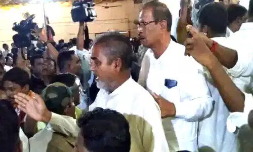 കർണാടകയിൽ പ്രധാന നേതാക്കൾ പങ്കെടുത്ത ബി.ജെ.പി യോഗത്തിൽ ബഹളം, വാക്കേറ്റം