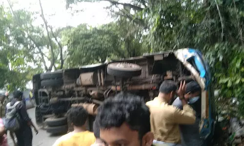 13 injured as private bus overturns in Kozhikode