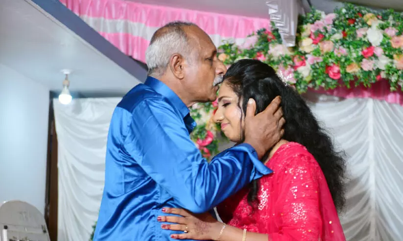 അക്രമികൾ ലക്ഷ്യമിട്ടത്പ്രതിശ്രുത വധുവിനെ; എത്തിയത് ആസൂത്രിതമായി അക്രമികൾ ലക്ഷ്യമിട്ടത്പ്രതിശ്രുത വധുവിനെ; എത്തിയത് ആസൂത്രിതമായി