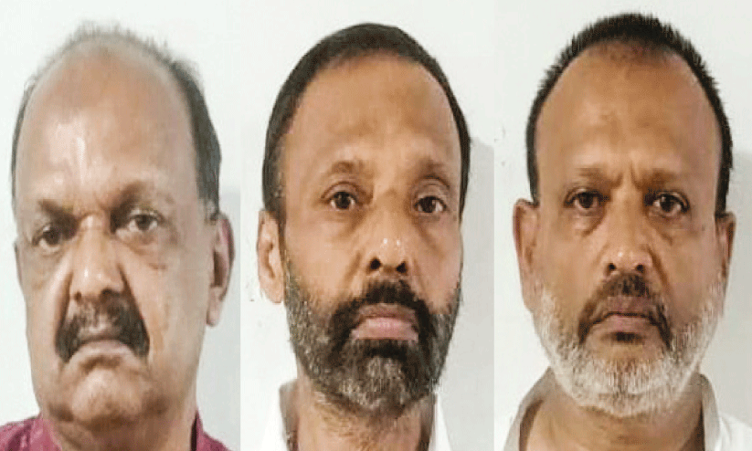 രണ്ട് കോടിയുടെ പാമ്പിൻ വിഷവുമായി മുൻ പഞ്ചായത്ത് പ്രസിഡന്റ് അടക്കം മൂന്നുപേർ പിടിയിൽ രണ്ട് കോടിയുടെ പാമ്പിൻ വിഷവുമായി മുൻ പഞ്ചായത്ത് പ്രസിഡന്റ് അടക്കം മൂന്നുപേർ പിടിയിൽ