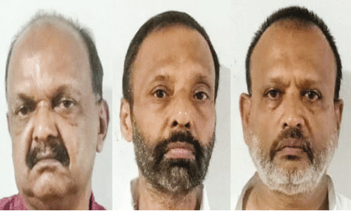 ര​ണ്ട് കോ​ടിയുടെ​ പാമ്പിൻ വിഷവുമായി മുൻ പഞ്ചായത്ത് പ്രസിഡന്റ് അടക്കം മൂന്നുപേർ പിടിയിൽ