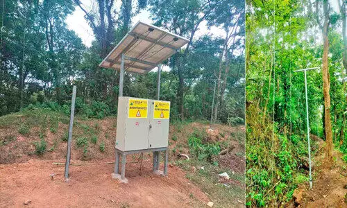 വന്യമൃഗശല്യ പ്രതിരോധം; മാനന്തവാടിയില് ആദ്യ സൗരോർജ തൂക്കുവേലി യാഥാർഥ്യമായി വന്യമൃഗശല്യ പ്രതിരോധം; മാനന്തവാടിയില് ആദ്യ സൗരോർജ തൂക്കുവേലി യാഥാർഥ്യമായി