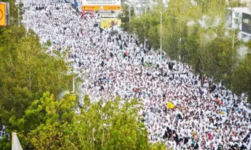 പുണ്യസ്ഥലങ്ങളിൽ കൊടും ചൂടിനെതിരെ തണലിട്ട് ‘ഹരിതവത്‌കരണം’