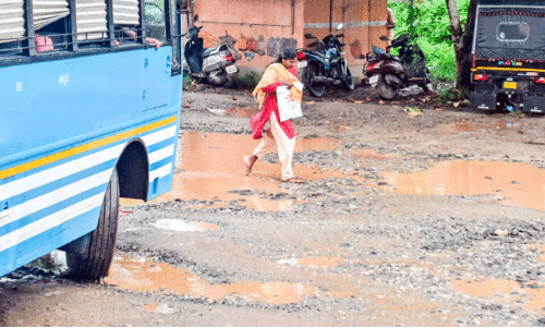 നടുവൊടിക്കും ബസ്​സ്റ്റാൻഡ്​​