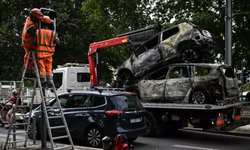 പ​തി​നേ​ഴു​കാ​രന്റെ കൊ​ല​പാ​ത​കം: ഫ്രാ​ൻ​സി​ൽ സം​ഘ​ർ​ഷം തു​ട​രു​ന്നു