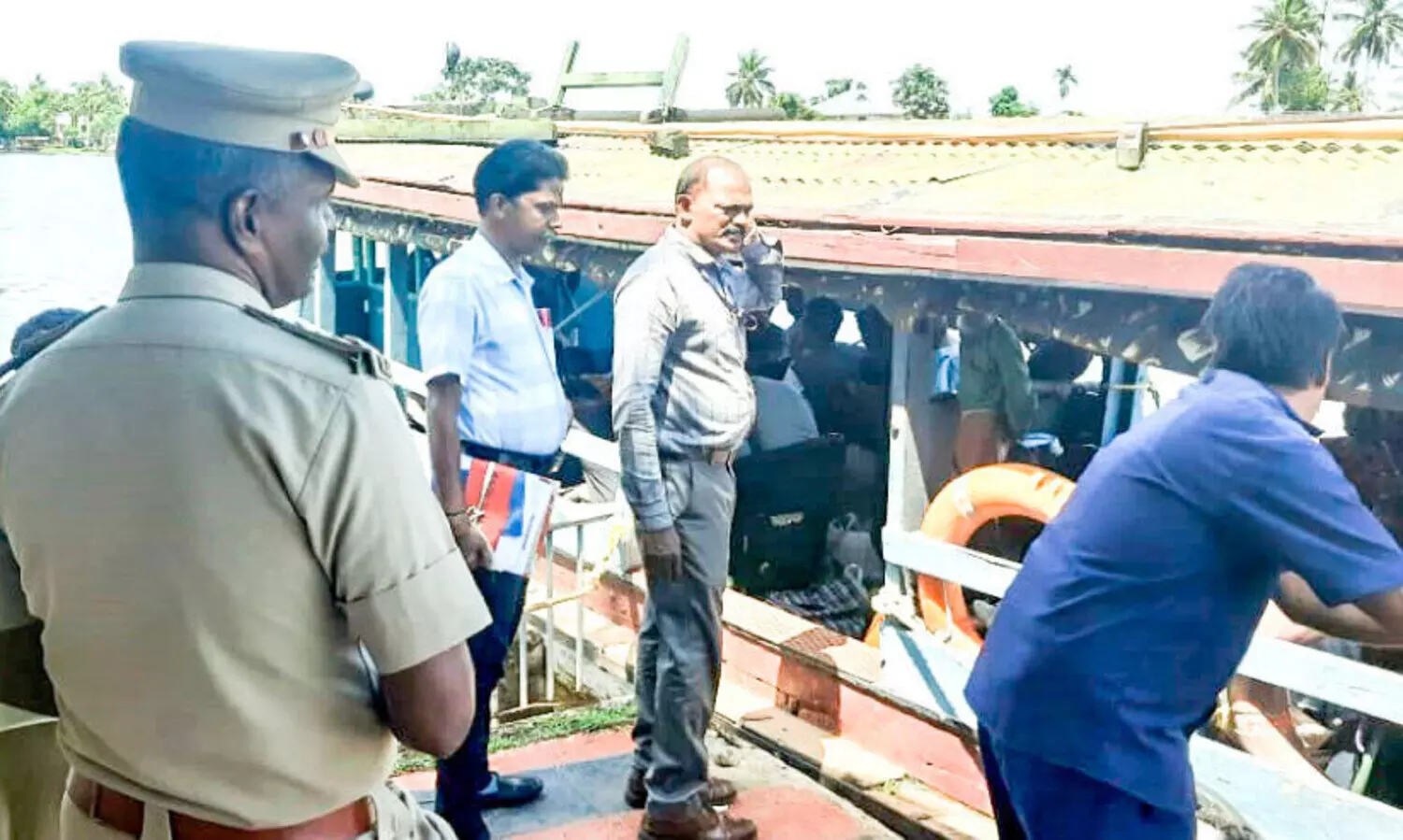 അനധികൃത സർവിസ്; ആ​ല​പ്പു​ഴയിൽ നാല് ഹൗസ്ബോട്ടുകൾ പിടിച്ചെടുത്തു