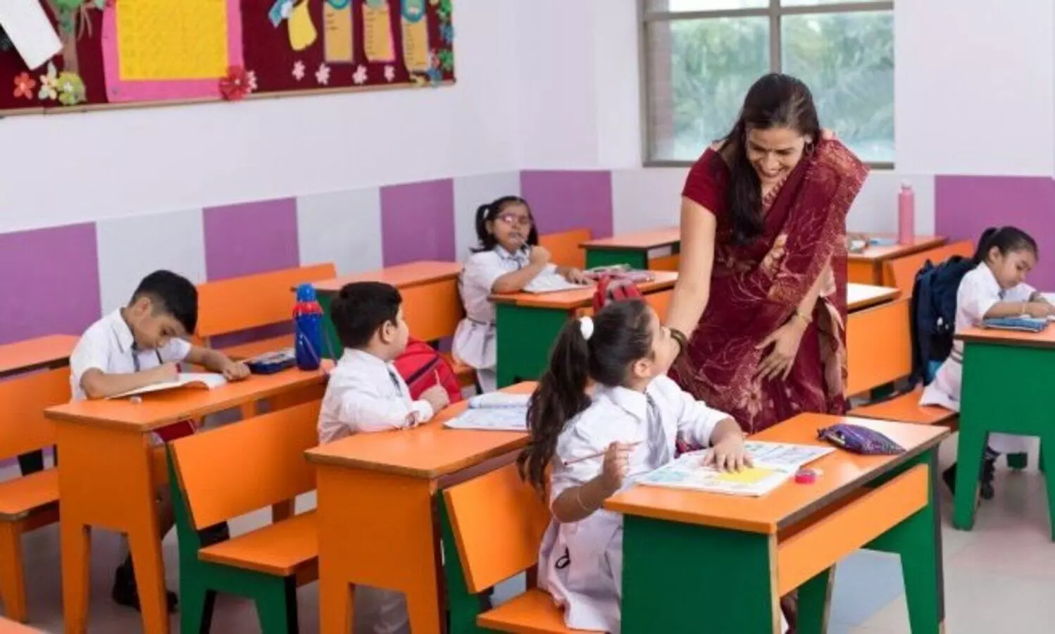 ബക്രീദ് ആഘോഷം: സ്കൂളുകൾക്കെതിരെ വിശ്വ ഹിന്ദു പരിഷത് പ്രതിഷേധം; ഒടുവിൽ ക്ഷമ ചോദിച്ച് മാനേജ്മെന്റുകൾ