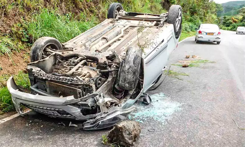 അപകടം തുടർക്കഥയായി പെരിയവരൈ റോഡ് അപകടം തുടർക്കഥയായി പെരിയവരൈ റോഡ്