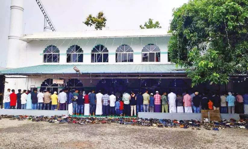 ത്യാഗപൂർണം, ആത്മസമർപ്പണം ത്യാഗപൂർണം, ആത്മസമർപ്പണം