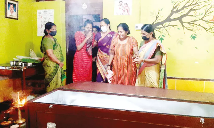 ഏഴുമാസം മുമ്പ് സൗദിയിൽ മരിച്ച സജീവന്റെ മൃതദേഹം വീട്ടിലെത്തിച്ചു