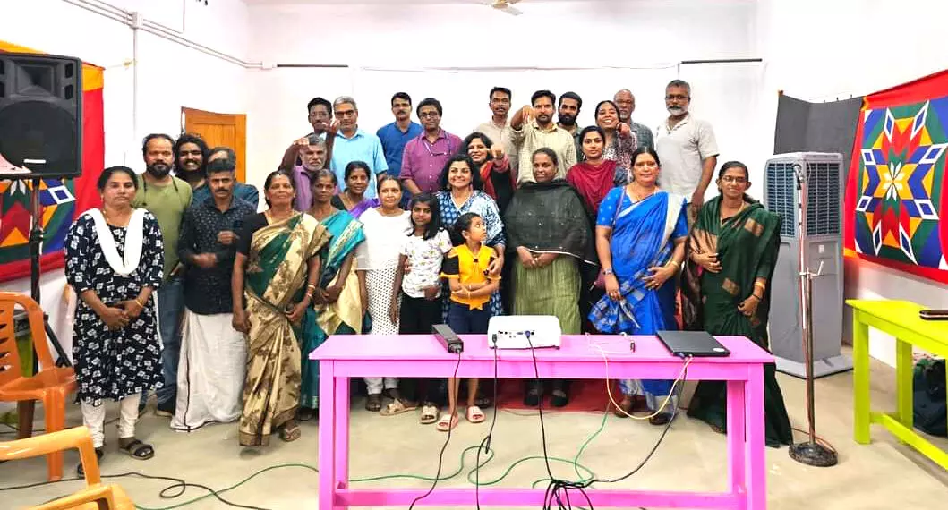 വിഡിയോ പ്രൊഡക്ഷൻ ടീം ശേഖർ കുര്യാക്കോസിനൊപ്പം വിഡിയോ പ്രൊഡക്ഷൻ ടീം ശേഖർ കുര്യാക്കോസിനൊപ്പം