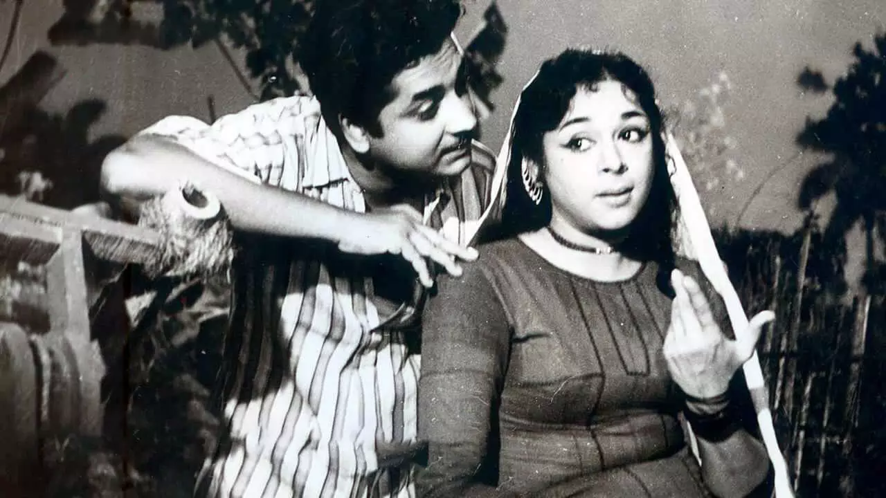 “നാളികേരത്തിന്റെ നാട്ടിലെനിക്കൊരു നാഴിയിടങ്ങഴി മണ്ണുണ്ട്”