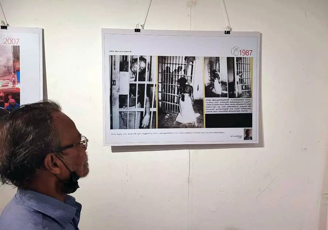 പി. മുസ്തഫ ക്യൂറേറ്റ് ചെയ്ത ഫോട്ടോ പ്രദർശനത്തിൽ സ്വന്തം ചിത്രം നോക്കി നിൽക്കുന്ന ചോയിക്കുട്ടി
