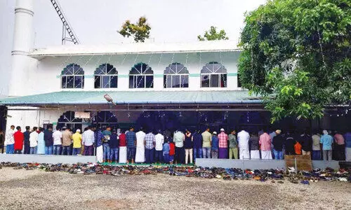 ത്യാഗപൂർണം, ആത്മസമർപ്പണം