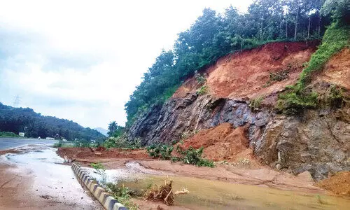 മണ്ണിടിച്ചിൽ ഭീഷണിയിൽ ദേശീയപാത മണ്ണിടിച്ചിൽ ഭീഷണിയിൽ ദേശീയപാത