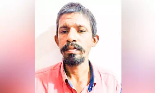 നി​ർ​ത്തി​യി​ട്ട കാ​റി​ൽനിന്ന്​ മാ​ല മോ​ഷ​ണം; 45 കാ​ര​ൻ പി​ടി​യി​ൽ