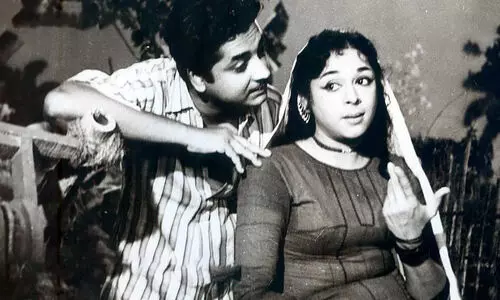 “നാളികേരത്തിന്റെ നാട്ടിലെനിക്കൊരു നാഴിയിടങ്ങഴി മണ്ണുണ്ട്”