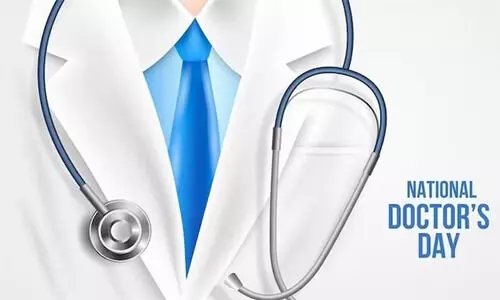 ഡോക്ടേഴ്സ് ദിനത്തില് മാതൃക: ബസില് സഹയാത്രികന്റെ ജീവന് രക്ഷിച്ച് ഡോക്ടര് ഡോക്ടേഴ്സ് ദിനത്തില് മാതൃക: ബസില് സഹയാത്രികന്റെ ജീവന് രക്ഷിച്ച് ഡോക്ടര്