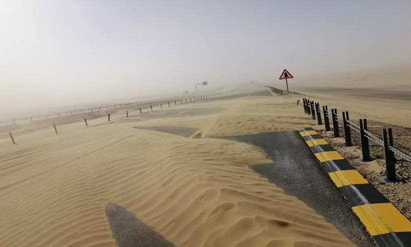 ഹൈ​മ-​തും​റൈ​ത്ത്​ റോ​ഡി​ൽ പൊ​ടി​ക്കാ​റ്റ്​: ജാ​ഗ്ര​ത പാ​ലി​ക്ക​ണ​മെ​ന്ന്​ ആ​ർ.​ഒ.​പി