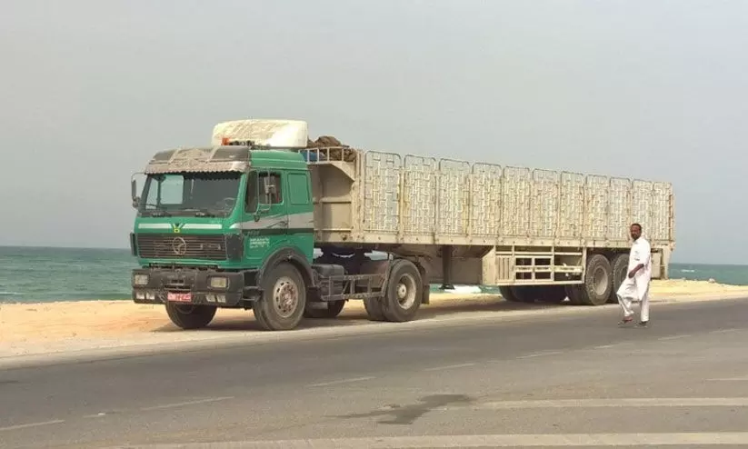 ട്ര​ക്കു​ക​ളു​ടെ സ​ഞ്ചാ​ര​ത്തി​ന്​​ നി​യ​ന്ത്ര​ണം