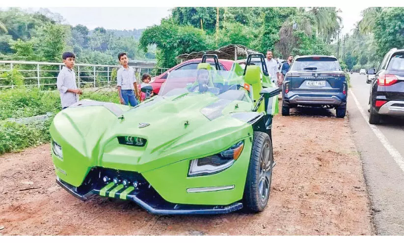 സീറ്റ് ബെൽറ്റ് വേണം, 180 കിലോമീറ്റർ വേഗം, വില 40 ലക്ഷത്തിലേറെ; കാറല്ലിത്, ബിഗ് ബൈക്ക് സീറ്റ് ബെൽറ്റ് വേണം, 180 കിലോമീറ്റർ വേഗം, വില 40 ലക്ഷത്തിലേറെ; കാറല്ലിത്, ബിഗ് ബൈക്ക്