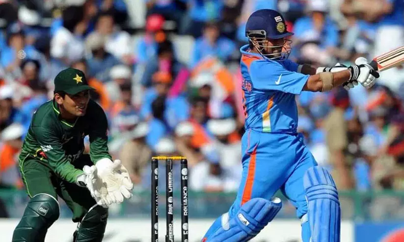 ‘സചിനെ രക്ഷിക്കാനായി റീപ്ലേയിൽ പന്ത് സ്റ്റെമ്പിൽ പതിക്കുന്നതിന്‍റെ ഫ്രെയിമുകൾ ഒഴിവാക്കി’; പന്തെറിഞ്ഞ പാക് താരം