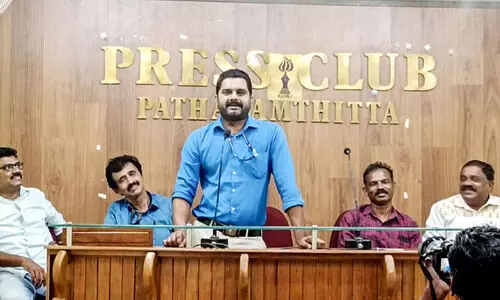 ഡോക്​ടേഴ്​സ്​ ദിനത്തിൽ ഡോ. ആശിഷിന്​ മാധ്യമപ്രവർത്തകരുടെ യാത്രയയപ്പ്