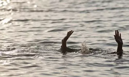 നവ ദമ്പതികൾ ഫറോക്ക് പാലത്തിൽ നിന്ന് പുഴയിലേക്ക് ചാടി; യുവതിയെ രക്ഷിച്ചു