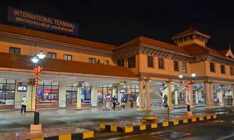 മലദ്വാരത്തിലും അടിവസ്ത്രത്തിലും 70 ലക്ഷം രൂപയുടെ സ്വർണം; മലപ്പുറം സ്വദേശി നെടുമ്പാശേരിയിൽ പിടിയിൽ