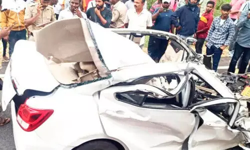 കാ​റി​ൽ കെ.​എ​സ്.​ആ​ർ.​ടി.​സി ബ​സി​ടി​ച്ച് ദ​മ്പ​തി​ക​ൾ​ക്ക് ദാ​രു​ണാ​ന്ത്യം