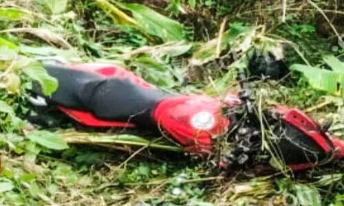 മൂന്നിലവിൽ ബൈക്ക് കൊക്കയിലേക്ക്​ മറിഞ്ഞു; രണ്ടുപേർക്ക്​ പരിക്ക്