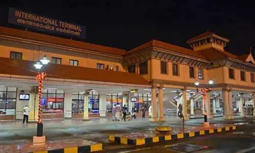 മലദ്വാരത്തിലും അടിവസ്ത്രത്തിലും 70 ലക്ഷം രൂപയുടെ സ്വർണം; മലപ്പുറം സ്വദേശി നെടുമ്പാശേരിയിൽ പിടിയിൽ