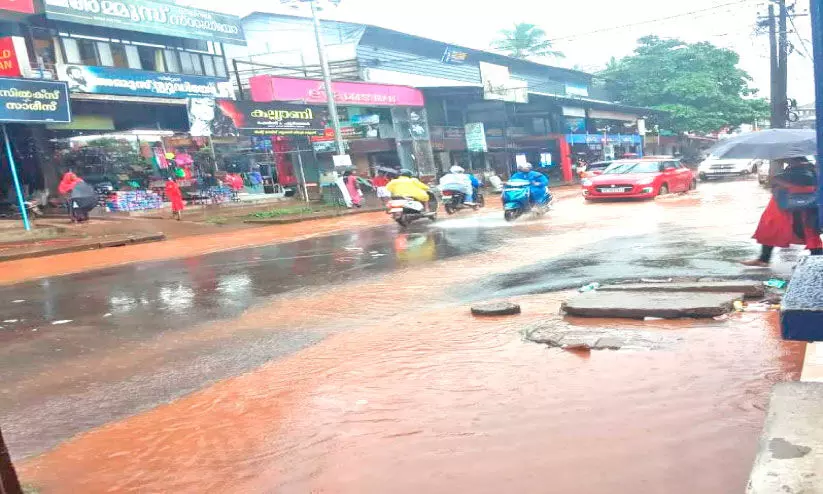 മഴ പെയ്താൽ ഉള്ള്യേരി വെള്ളക്കെട്ടിൽ മഴ പെയ്താൽ ഉള്ള്യേരി വെള്ളക്കെട്ടിൽ