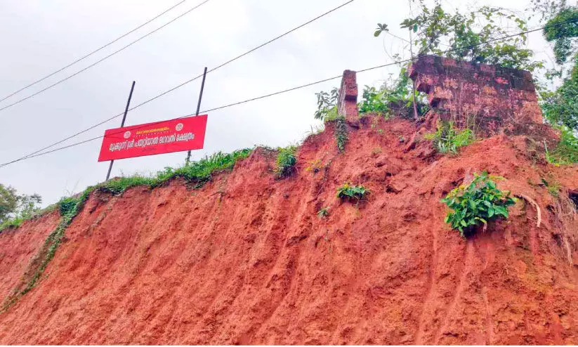 ദേശീയപാത മണ്ണെടുപ്പ്; നാഗസ്ഥാനം ഇടിഞ്ഞു ദേശീയപാത മണ്ണെടുപ്പ്; നാഗസ്ഥാനം ഇടിഞ്ഞു