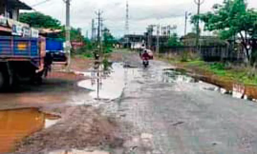 മഴ കനത്തു: ദുരിതമയമായി പാലായി -പാലാത്തടം റോഡിലെ യാത്ര മഴ കനത്തു: ദുരിതമയമായി പാലായി -പാലാത്തടം റോഡിലെ യാത്ര