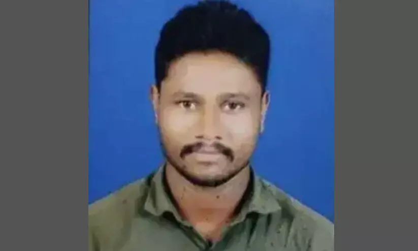 വൈദ്യുതിലൈനിൽ വീണ മരച്ചില്ല നീക്കാൻ 2000 രൂപ കൈക്കൂലി വാങ്ങുന്നതിനിടെ പിടിയിലായി